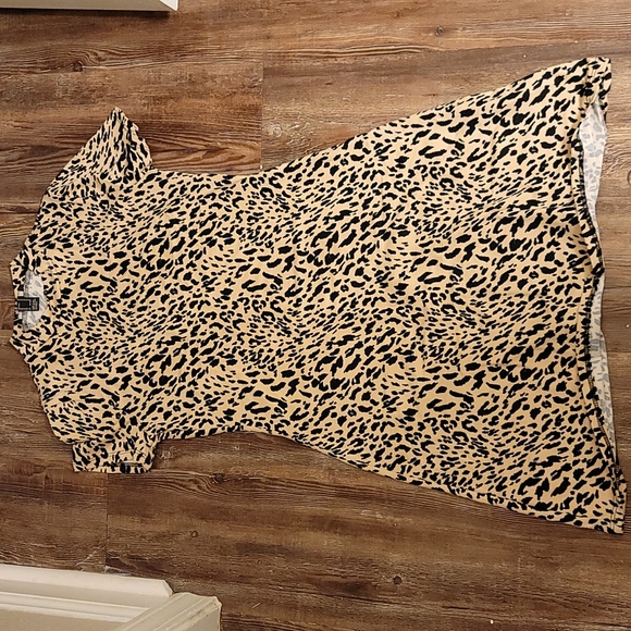 Forever 21 Dresses & Skirts - Medium Leopard stretchy form fitted dress
